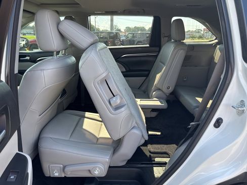 Used 2015 Toyota Highlander Limited image 25