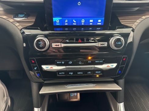 Used 2023 Ford Explorer Limited w/ Limited Technology Package AWD/4WD image 21