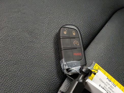 Used 2025 Jeep Compass Limited image 26