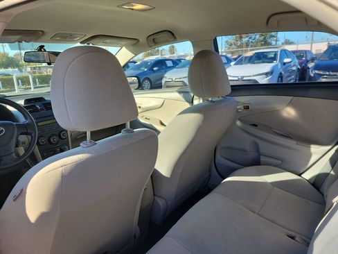 Used 2013 Toyota Corolla LE image 9