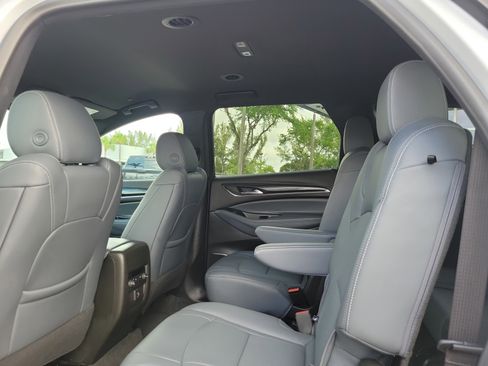 Used 2024 Buick Enclave Essence image 12