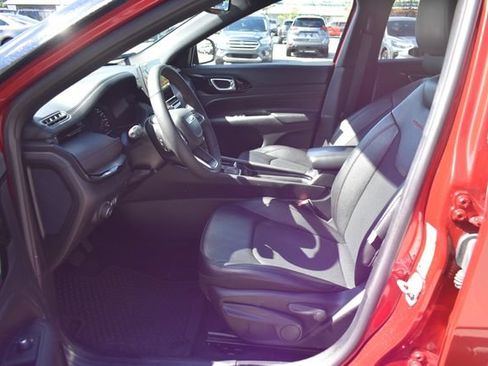 Used 2025 Jeep Compass Trailhawk AWD/4WD image 4
