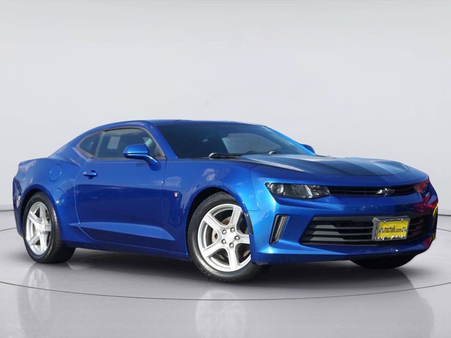 Used 2018 Chevrolet Camaro LT RWD image 2