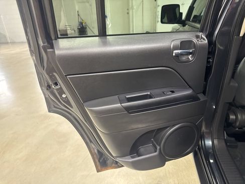 Used 2014 Jeep Patriot Sport w/ Power Value Group FWD image 21