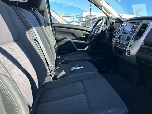 Used 2017 Nissan Titan SV image 12