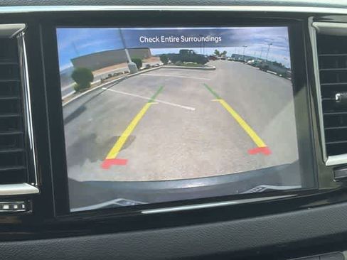 Used 2023 Chrysler Pacifica Touring-L FWD image 22