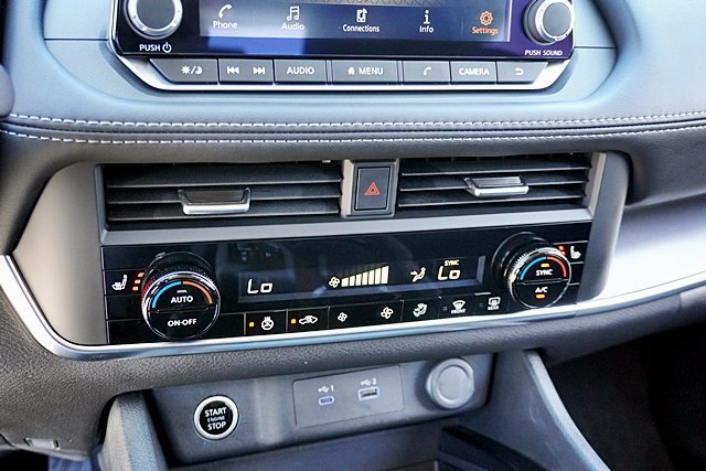 Used 2023 Nissan Rogue SV w/ SV Premium B Package FWD image 41