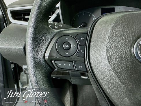 Used 2025 Toyota Corolla LE image 28
