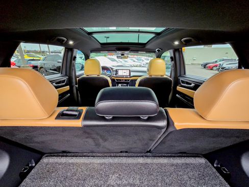 Used 2024 Volkswagen Atlas Cross Sport SEL R-Line image 14