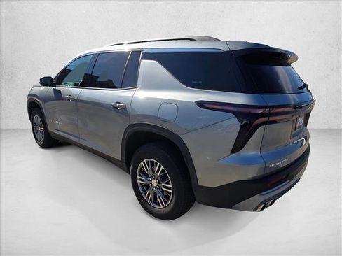 Used 2026 Chevrolet Traverse LT FWD image 8