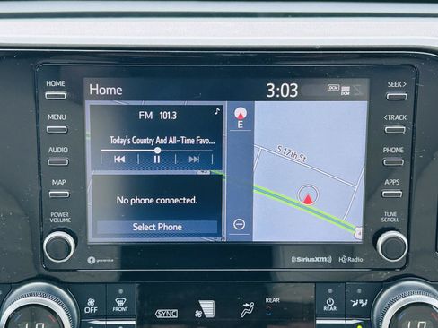 Used 2021 Toyota Highlander XLE FWD image 21