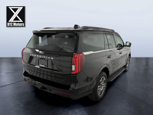 Used 2025 Ford Expedition Active AWD/4WD image 6