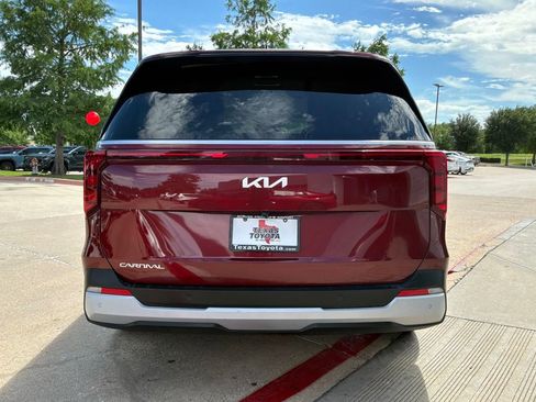 Used 2026 Kia Carnival FWD image 7