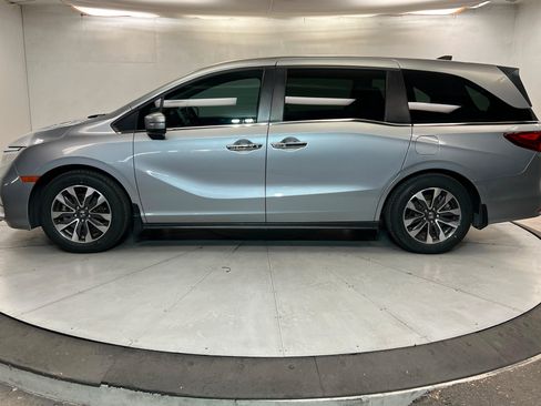 Used 2024 Honda Odyssey EX-L image 2