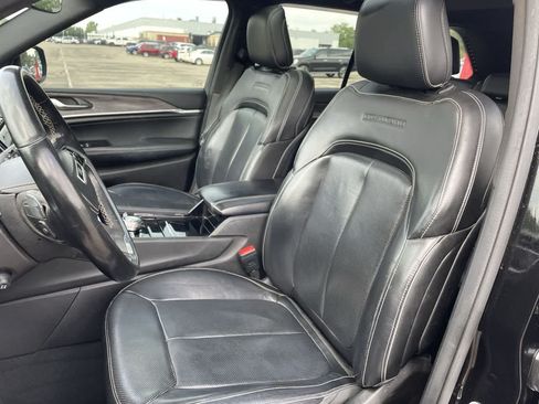 Used 2022 Jeep Grand Cherokee Overland AWD/4WD image 12