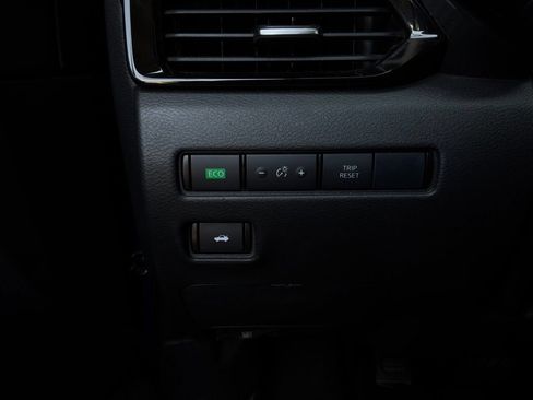 Used 2025 Nissan Sentra SV FWD image 21
