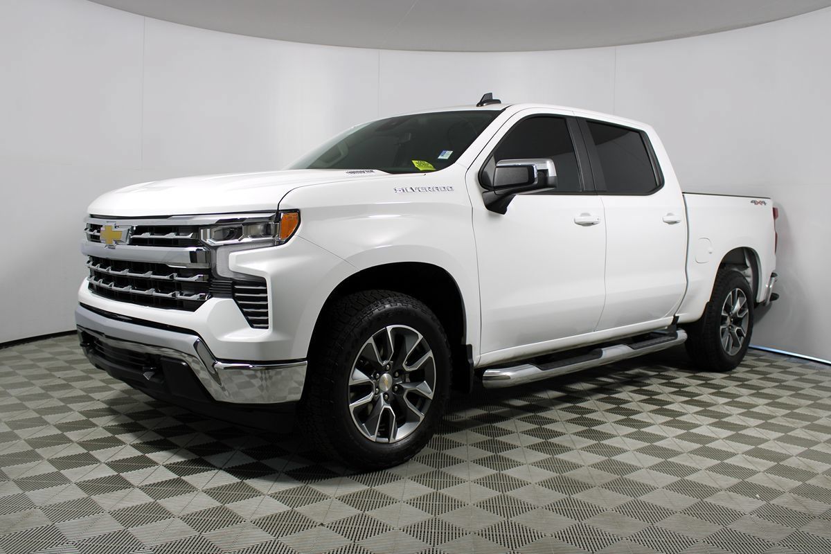 Used 2025 Chevrolet Silverado 1500 LT AWD/4WD image 23