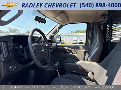 Certified 2025 Chevrolet Express 2500 RWD image 3