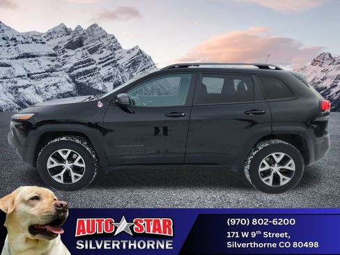 Used 2018 Jeep Cherokee Trailhawk w/ Cold Weather Group image 2