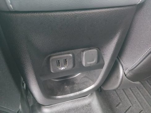 Used 2022 Chevrolet Colorado Z71 AWD/4WD image 13