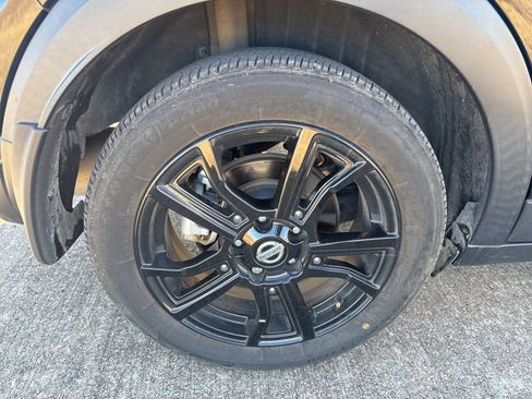 Used 2021 Nissan Kicks SR image 4