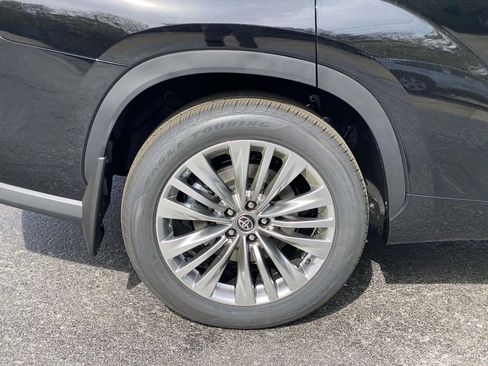 New 2026 Toyota Highlander Platinum image 3