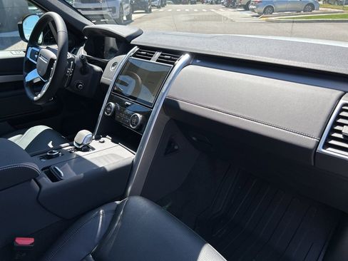 New 2025 Land Rover Discovery Dynamic SE image 20