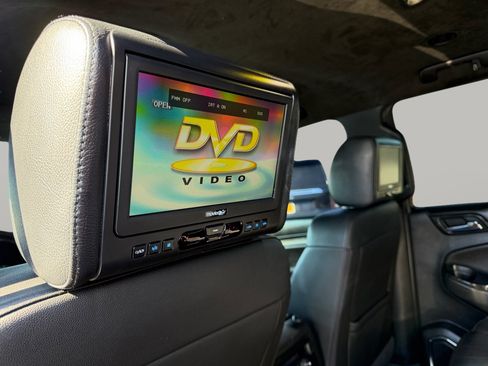 Used 2020 Chevrolet Suburban LT image 52