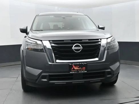 Used 2024 Nissan Pathfinder SV FWD image 3