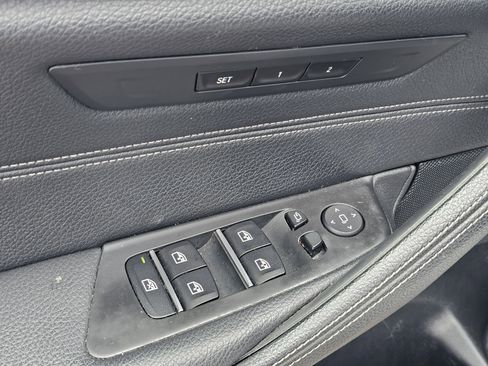 Used 2019 BMW 530e w/ Convenience Package RWD image 15