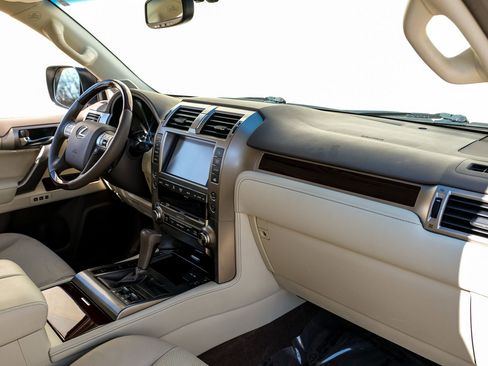 Used 2015 Lexus GX 460 w/ Premium Package image 12
