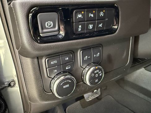 Certified 2025 GMC Yukon Denali AWD/4WD image 41