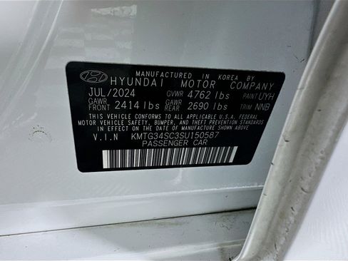 Used 2025 Genesis G70 2.5T image 12