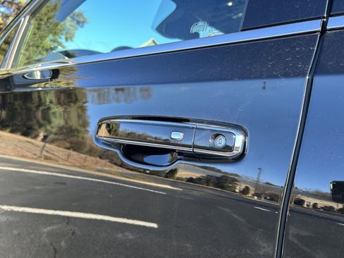 Certified 2023 GMC Yukon Denali image 30