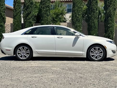 Used 2013 Lincoln MKZ FWD image 3