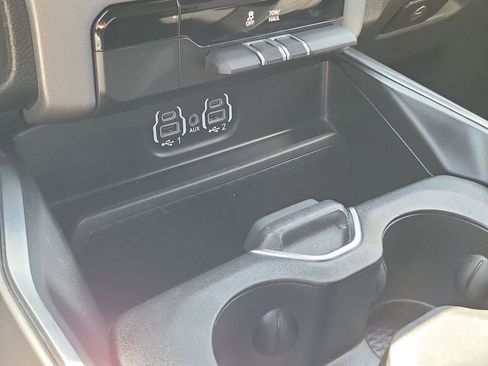 Used 2024 RAM 1500 Laramie RWD image 31