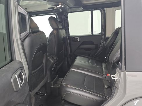 Used 2022 Jeep Wrangler Unlimited Sahara AWD/4WD image 10