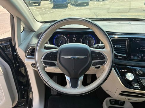 Used 2019 Chrysler Pacifica Limited FWD image 21