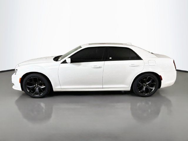 Used 2022 Chrysler 300 Touring L w/ Popular Equipment Group RWD image 4