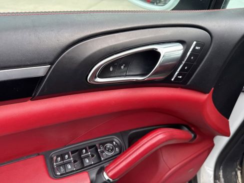 Used 2016 Porsche Cayenne AWD/4WD image 8