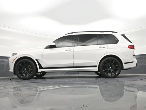 Used 2022 BMW X7 xDrive40i w/ M Sport Package AWD/4WD image 25