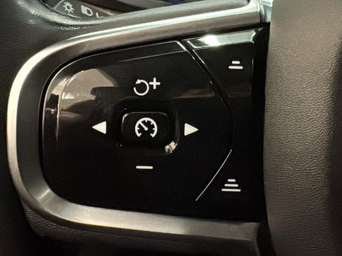 Used 2023 Volvo S60 T8 Plus w/ Climate Package image 13