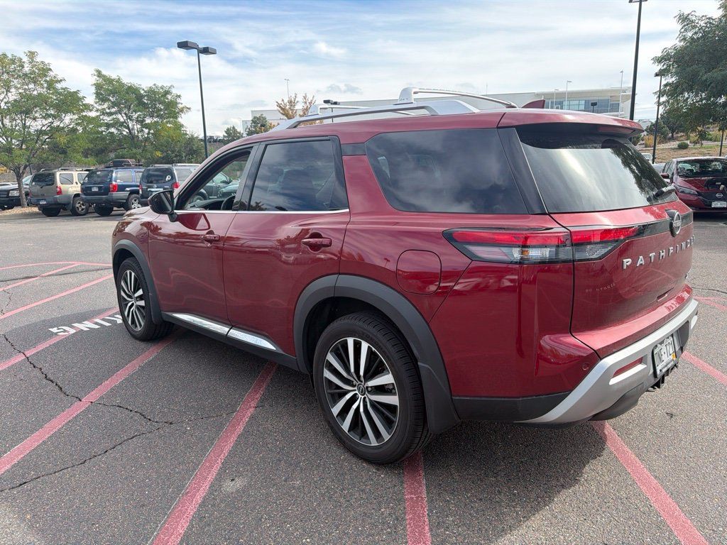 Used 2024 Nissan Pathfinder Platinum w/ Cargo Package AWD/4WD image 4