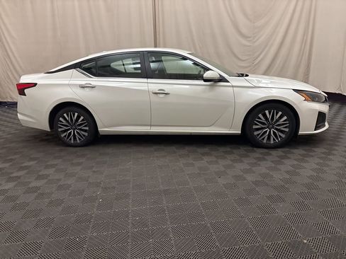 Used 2023 Nissan Altima 2.5 SV image 4