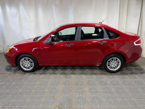 Used 2010 Ford Focus SE image 5