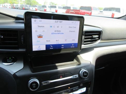 Used 2020 Ford Explorer XLT w/ Equipment Group 202A AWD/4WD image 28