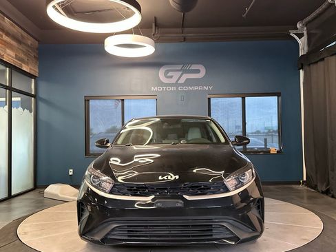 Used 2023 Kia Forte LXS w/ LXS Technology Package FWD image 8