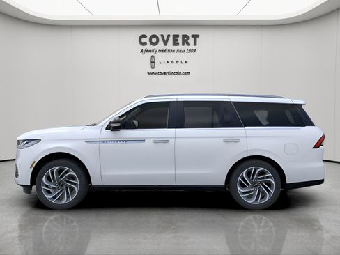 New 2026 Lincoln Navigator Reserve AWD/4WD image 3