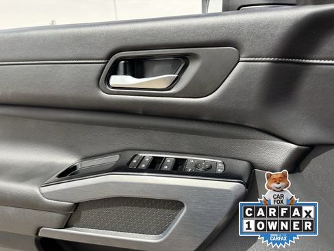 Used 2025 Nissan Pathfinder SL FWD image 22