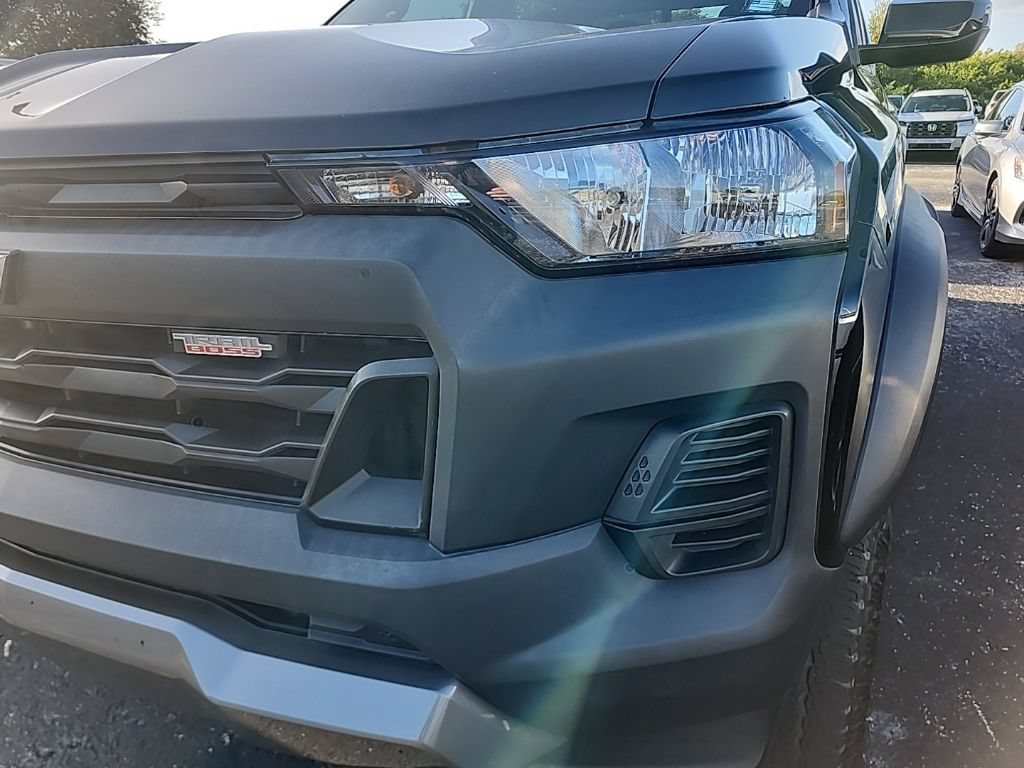 Used 2024 Chevrolet Colorado Trail Boss w/ Advanced Trailering Package AWD/4WD image 9